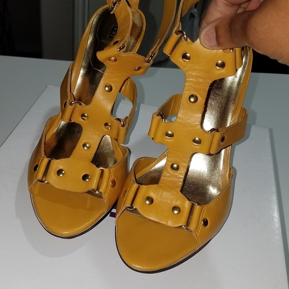 Shoes - Picture 1 of 3